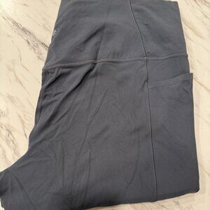 Athleta Gray-Blue Salutation Stash Capri Leggings